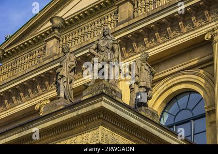 Opéra de Hanovre (Staatsoper Hannover) sur la place de l'Opéra, siège du Théâtre d'État de Basse-Saxe, Hanovre, Basse-Saxe, Allemagne, Europe. Banque D'Images