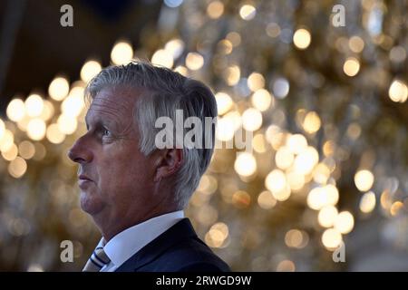 Bruxelles, Belgique. 19 septembre 2023. Roi Philippe - Filip de Belgique photographié lors d'une audience royale avec douze héros de l'initiative Be Heroes, au Palais Royal, à Bruxelles, le mardi 19 septembre 2023. Avec le soutien du roi et ministre de l'intérieur Verlinden, l'initiative citoyenne Be Heroes était à la recherche de héros du quotidien qui font une grande différence avec de petites actions et qui, loin de toute l'attention, donnent le meilleur d'eux-mêmes pour aider les autres. BELGA PHOTO ERIC LALMAND crédit : Belga News Agency/Alamy Live News Banque D'Images