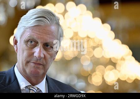 Bruxelles, Belgique. 19 septembre 2023. Roi Philippe - Filip de Belgique photographié lors d'une audience royale avec douze héros de l'initiative Be Heroes, au Palais Royal, à Bruxelles, le mardi 19 septembre 2023. Avec le soutien du roi et ministre de l'intérieur Verlinden, l'initiative citoyenne Be Heroes était à la recherche de héros du quotidien qui font une grande différence avec de petites actions et qui, loin de toute l'attention, donnent le meilleur d'eux-mêmes pour aider les autres. BELGA PHOTO ERIC LALMAND crédit : Belga News Agency/Alamy Live News Banque D'Images