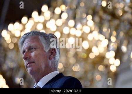 Bruxelles, Belgique. 19 septembre 2023. Roi Philippe - Filip de Belgique photographié lors d'une audience royale avec douze héros de l'initiative Be Heroes, au Palais Royal, à Bruxelles, le mardi 19 septembre 2023. Avec le soutien du roi et ministre de l'intérieur Verlinden, l'initiative citoyenne Be Heroes était à la recherche de héros du quotidien qui font une grande différence avec de petites actions et qui, loin de toute l'attention, donnent le meilleur d'eux-mêmes pour aider les autres. BELGA PHOTO ERIC LALMAND crédit : Belga News Agency/Alamy Live News Banque D'Images