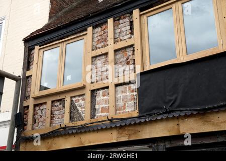 Reconstruction de la structure du mur d'un bâtiment à colombages à Tewkesbury Royaume-Uni Banque D'Images