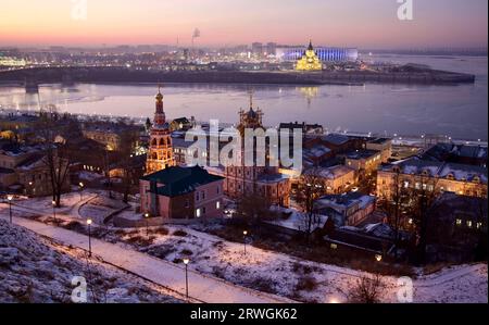 Soirée Nizhny Novgorod au coucher du soleil en hiver Banque D'Images
