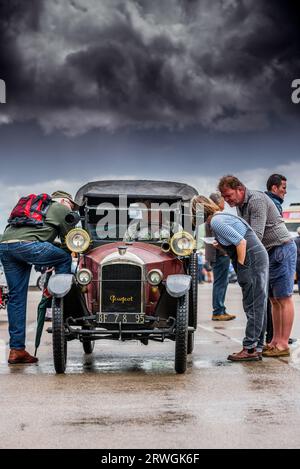 Le Vintage Sports car Club, V.S.C.C. course Day événement sur le circuit de course Mallory Park, Leicestershire, Angleterre, Royaume-Uni, août, 2023. Banque D'Images