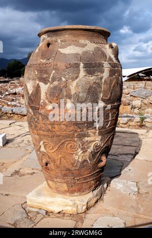 Amphora antique dans le palais de Malia, côte nord de la Crète, à l'est d'Héraklion, Grèce Banque D'Images
