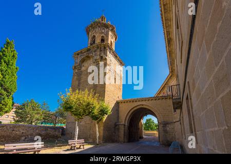 Point de repère sur le Camino de Santiago, église du Crucifix à Puente la Reina gares, Navarre, Espagne Banque D'Images