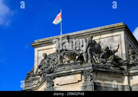 L'unité et de patriotisme, Sculpture, Cardiff City Hall, Cathays Park, Cardiff, Pays de Galles, Royaume-Uni. Banque D'Images