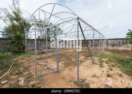 structure de la serre dans le temps de construction avant la plante Banque D'Images