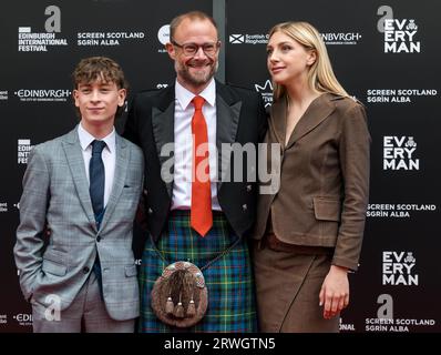 Louis McCartney, Johnny Barrington et Ella Lily Hyland lors de la première de Silent Roar, Festival international du film d'Édimbourg, Écosse, Royaume-Uni Banque D'Images