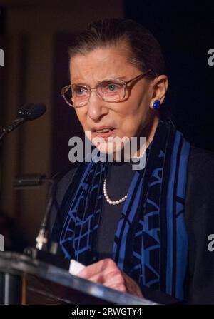 La juge de la Cour suprême Ruth Bader Ginsburg prend la parole lors d'un événement le 2 mars 2007. Banque D'Images