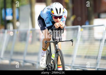 Nieuw Amsterdam, pays-Bas. 19 septembre 2023. Le Belge Lars Vanden Heede photographié en action lors d’une séance d’entraînement, avant la course contre la montre aux Championnats d’Europe sur route de l’UEC, à Nieuw-Amsterdam, dans la province de Drenthe, au Nord-est des pays-Bas, mardi 19 septembre 2023. Les championnats d'Europe de cyclisme se déroulent du 20 au 24 septembre. BELGA PHOTO DAVID PINTENS crédit : Belga News Agency/Alamy Live News Banque D'Images