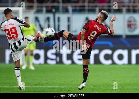 MILAN, ITALIE - 19 septembre 2023 : Olivier Giroud de l'AC Milan sur Bruno Guimaraes de Newcastle United lors du match de l'UEFA Champions League Group F entre l'AC Milan et Newcastle United au stade San Siro (crédit : Craig Mercer/ Alamy Live News) Banque D'Images