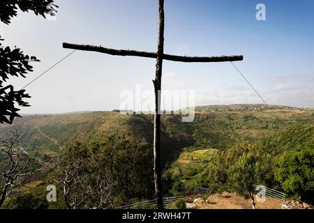 Vue de la Syrie depuis le nord du Liban, la frontière coule dans la vallée. Banque D'Images