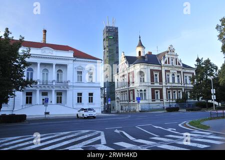 Hop and Beer Temple avec Hop Lighthouse - tour d'observation avec animation 3D dans la ville tchèque de Zatec (sur la photo du 1 octobre 2020), paysage de Banque D'Images