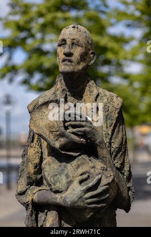 Mémorial aux victimes de la Grande famine à Dublin, Grande famine irlandaise, statues de la famine, Custom House Quay, Dublin Docklands, Dublin, Irlande Banque D'Images