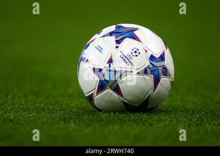 Vue générale du ballon officiel UCL Pro football avant le match de l'UEFA Champions League Group G à l'Etihad Stadium, Manchester. Date de la photo : mardi 19 septembre 2023. Banque D'Images