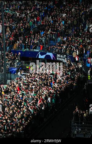 Rotterdam, pays-Bas. 19 septembre 2023. Rotterdam - supporters de Feyenoord lors de la 1e manche de l'UEFA Champions League entre Feyenoord et Celtic au Stadion Feijenoord de Kuip le 19 septembre 2023 à Rotterdam, aux pays-Bas. Crédit : photos boîte à boîte/Alamy Live News Banque D'Images