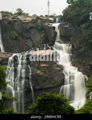 Le Hundru Falls Ranchi est créé sur le cours de la rivière Subarnarekha, où il tombe d'une hauteur de 320 pieds créant les plus hautes chutes d'eau Banque D'Images