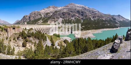 Le lac Cancano et le lac supérieur de San Giacomo, bassins d'eau artificiels et vallée à environ 1900 mètres d'altitude dans le parc national du Stelvio, Banque D'Images