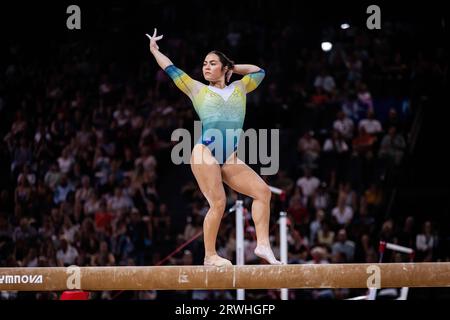 La gymnaste australienne Georgia Godwin a participé aux finales des matchs internationaux de gymnastique artistique à l'Accor Arena. Cette année, l'édition des nouveaux internationaux de France célèbre les 150 ans d'existence de la Fédération française de gymnastique. L'événement s'est déroulé à l'Accor Arena, à Paris, et a réuni des athlètes du monde entier dans différentes catégories de gymnastique artistique. Lors de la finale, le pays hôte a récolté un total de 7 médailles, ce qui en fait le pays ayant le plus de réalisations dans l'événement. (Photo Telmo Pinto/SOPA Images/Sipa USA) Banque D'Images