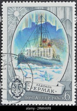 Timbre postal annulé imprimé par l'URSS, qui montre Icebreaker 'Ermak', vers 1976. Banque D'Images