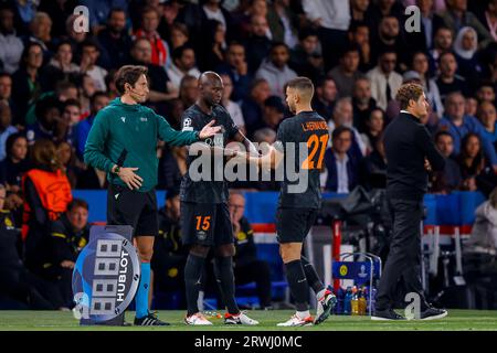 PARIS, FRANCE - SEPTEMBRE 19 : Danilo (Paris Saint-Germain) et Lucas Hernandez (Paris Saint-Germain) remplacent lors de l'UEFA Champions League 2023/ Banque D'Images