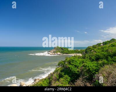 Vue sur l'océan dans le parc naturel national de Tayrona, Santa Marta, Colombie Banque D'Images