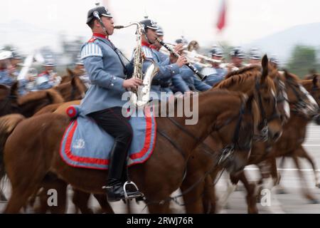 Santiago, Metropolitana, Chili. 19 septembre 2023. Des officiers de cavalerie défilent lors du défilé militaire annuel pour célébrer le jour de l'indépendance et le jour des gloires de l'armée à Santiago, au Chili. (Image de crédit : © Matias Basualdo/ZUMA Press Wire) USAGE ÉDITORIAL SEULEMENT! Non destiné à UN USAGE commercial ! Banque D'Images