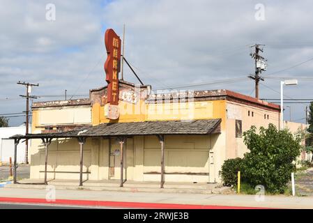 STANTON, CALIFORNIE - 17 SEPTEMBRE 2023 : Baumans Fabulous Market, construit en 1912 comme hôtel de ville, il est devenu un marché en 1921. Il se trouve maintenant abandonné mais rem Banque D'Images