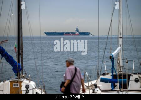 Trieste, Italie. 18 septembre 2023. Le porte-avions USS Gerald R. Ford ancré dans le golfe de Trieste. L'USS Gerald R. Ford est le plus grand navire de guerre au monde. (Photo Andrej Tarfila/SOPA Images/Sipa USA) crédit : SIPA USA/Alamy Live News Banque D'Images