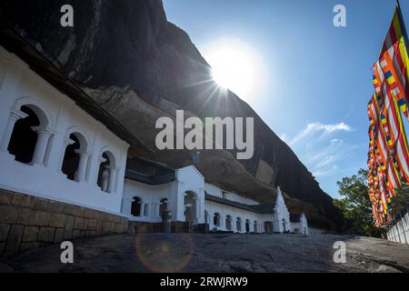 L'extérieur des temples de la grotte de Dambulla au Sri Lanka. Banque D'Images