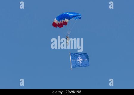 Parachutistes des forces armées tchèques aux Journées de l’OTAN 2023 à Ostrava, République tchèque Banque D'Images