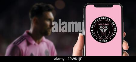 Logo de l'Inter Miami CF sur un smartphone - bannière horizontale web Banque D'Images