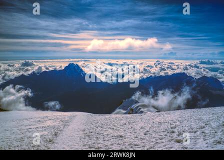 Vue à couper le souffle du matin, près du haut de la montagne Huayna Potosi en Bolivie Banque D'Images