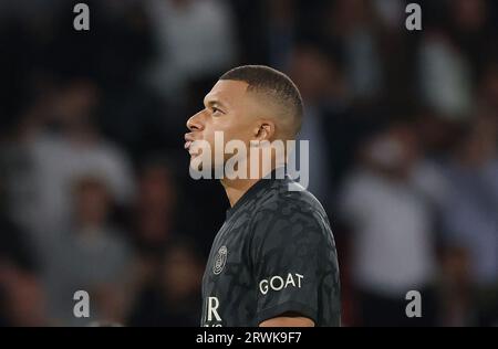 Paris, France. 19 septembre 2023. Kylian Mbappe, du Paris Saint-Germain, réagit lors du match de football du groupe F du 1e tour de l'UEFA Champions League entre le Paris Saint-Germain (PSG) et le Borussia Dortmund (BVB) au Parc des Princes, à Paris, le 19 septembre 2023. Crédit : Gao Jing/Xinhua/Alamy Live News Banque D'Images