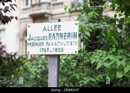 Inscrivez-vous au Parc Monceau, Paris. Andr-Jacques Garnerin (janvier 31) (1769 D août 18) (1823) est l'inventeur du parachute sans cadre Banque D'Images