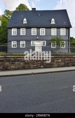 Une maison historique en ardoise à Burbach, Siegerland, Allemagne Banque D'Images