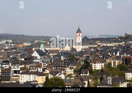 La vieille ville de Siegen avec la Nikolaikirche et la mairie Banque D'Images