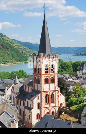 Vue sur St. Église de Pierre dans la vieille ville de Bacharch, patrimoine mondial de l'UNESCO Haut Rhin moyen Vallée, Bacharach, Rhénanie-Palatinat, Allemagne Banque D'Images