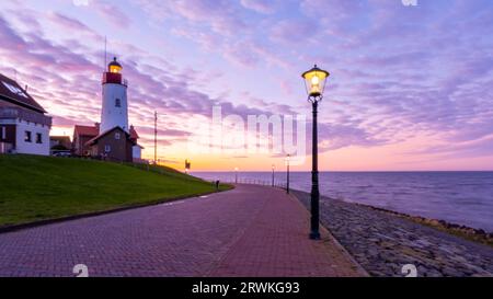 Phare d'Urk pays-Bas , ancien village de pêcheurs hollandais historique dans le Flevoland Banque D'Images