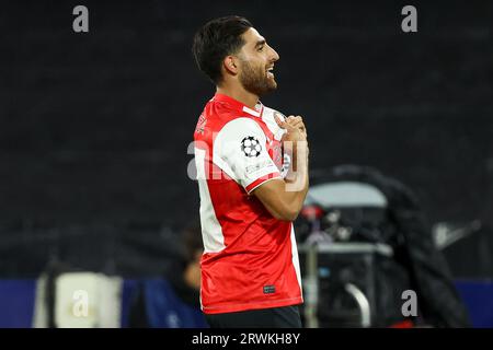 ROTTERDAM, PAYS-BAS - SEPTEMBRE 19 : Alireza Jahanbakhsh (Feyenoord Rotterdam) marque le 2-0 lors de l'UEFA Champions League 2023/2024 - Groupe E. Banque D'Images