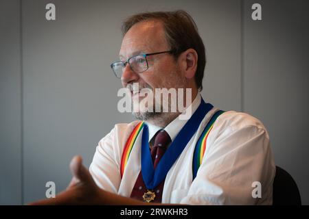 Le président nouvellement élu du conseil de la British Medical Association, le professeur Philip Banfield, photographié lors de leur réunion annuelle de représentants à Liverpool. Professeur Banfield est obstétricien, éducateur et universitaire basé dans le nord du pays de Galles. Il est actuellement président du Comité des consultants gallois de la BMA, président sortant du Conseil gallois de la BMA et siège au Conseil britannique depuis 2012. Il vit au pays de Galles, est marié à un médecin généraliste et a un fils qui est également médecin généraliste. Banque D'Images