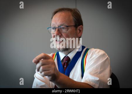 Le président nouvellement élu du conseil de la British Medical Association, le professeur Philip Banfield, photographié lors de leur réunion annuelle de représentants à Liverpool. Professeur Banfield est obstétricien, éducateur et universitaire basé dans le nord du pays de Galles. Il est actuellement président du Comité des consultants gallois de la BMA, président sortant du Conseil gallois de la BMA et siège au Conseil britannique depuis 2012. Il vit au pays de Galles, est marié à un médecin généraliste et a un fils qui est également médecin généraliste. Banque D'Images