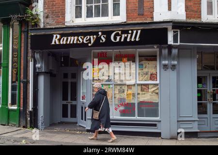 Windsor, Berkshire, Royaume-Uni. 20 septembre 2023. Un kebab fermé à Windsor, Berkshire. Il y a un certain nombre de locaux commerciaux à Windsor qui ont été libérés et qui doivent maintenant être loués. Crédit : Maureen McLean/Alamy Banque D'Images