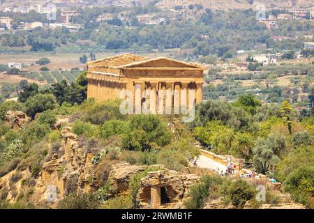 Temple de Concordia dans la Vallée des temples. site archéologique à Agrigente en Sicile, Italie, Europe. Banque D'Images