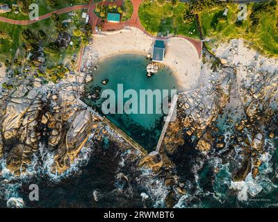 Une vue aérienne de dessus du camp Bay South Africa Rock Pool Banque D'Images