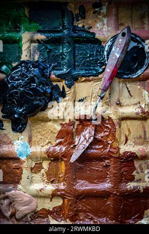 Un couteau à palette , Un couteau à palette est utilisé pour ramasser, appliquer et mélanger de la peinture sur votre palette.manipuler la peinture sur la palette mélanger ou appliquer Banque D'Images