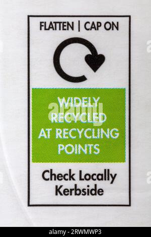 Informations sur le recyclage des cartons de lait britannique demi-écrémé de notre laiterie Devonshire de Sainsbury's - largement recyclés dans les points de recyclage Banque D'Images