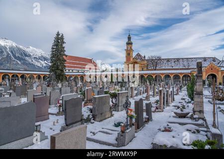 Cimetière de Wilten et église du monastère de Wilten - Innsbruck, Autriche Banque D'Images