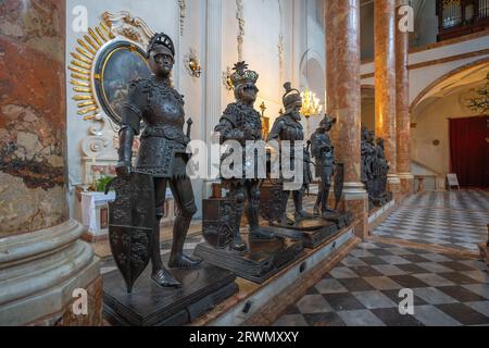 Statues à Hofkirche (église de la cour) - Innsbruck, Autriche Banque D'Images