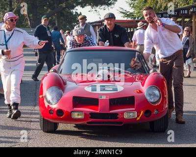 Une Ferrari 250 GT SWB rouge « Breadvan » au Goodwood Revival, West Sussex UK Banque D'Images